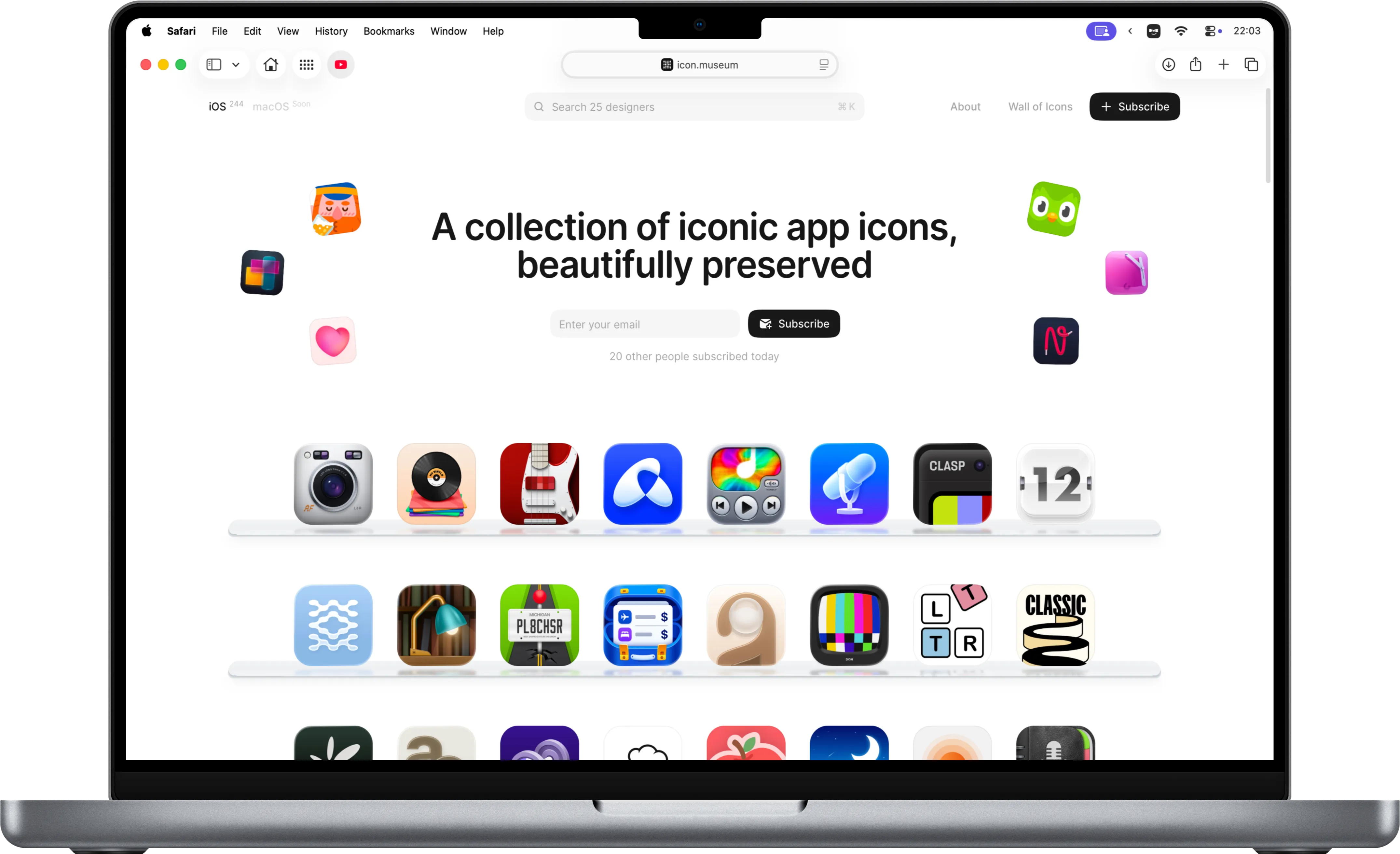macOS menu bar over Safari, with Dynamic Menu Bar active: the bar matched to the page's colors